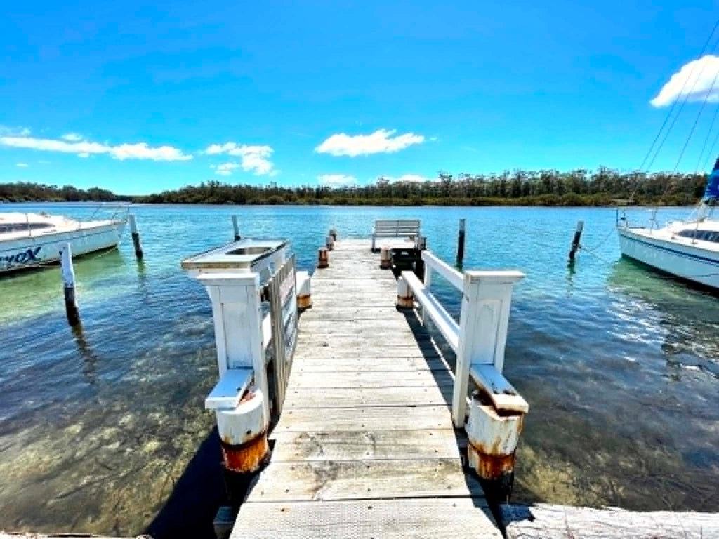 Riverbank Cottage Waterfront Escape