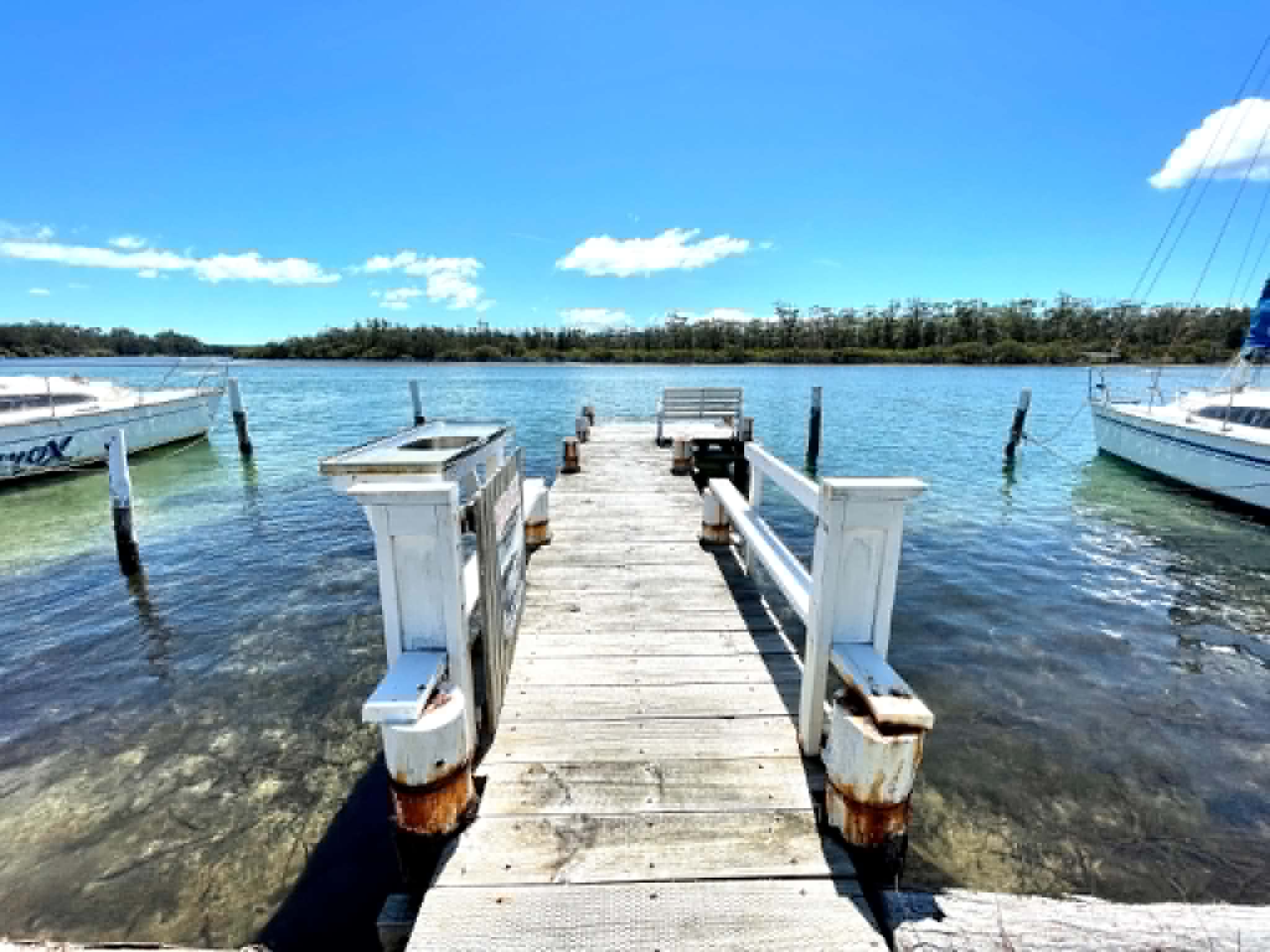 Riverbank Cottage Waterfront Escape