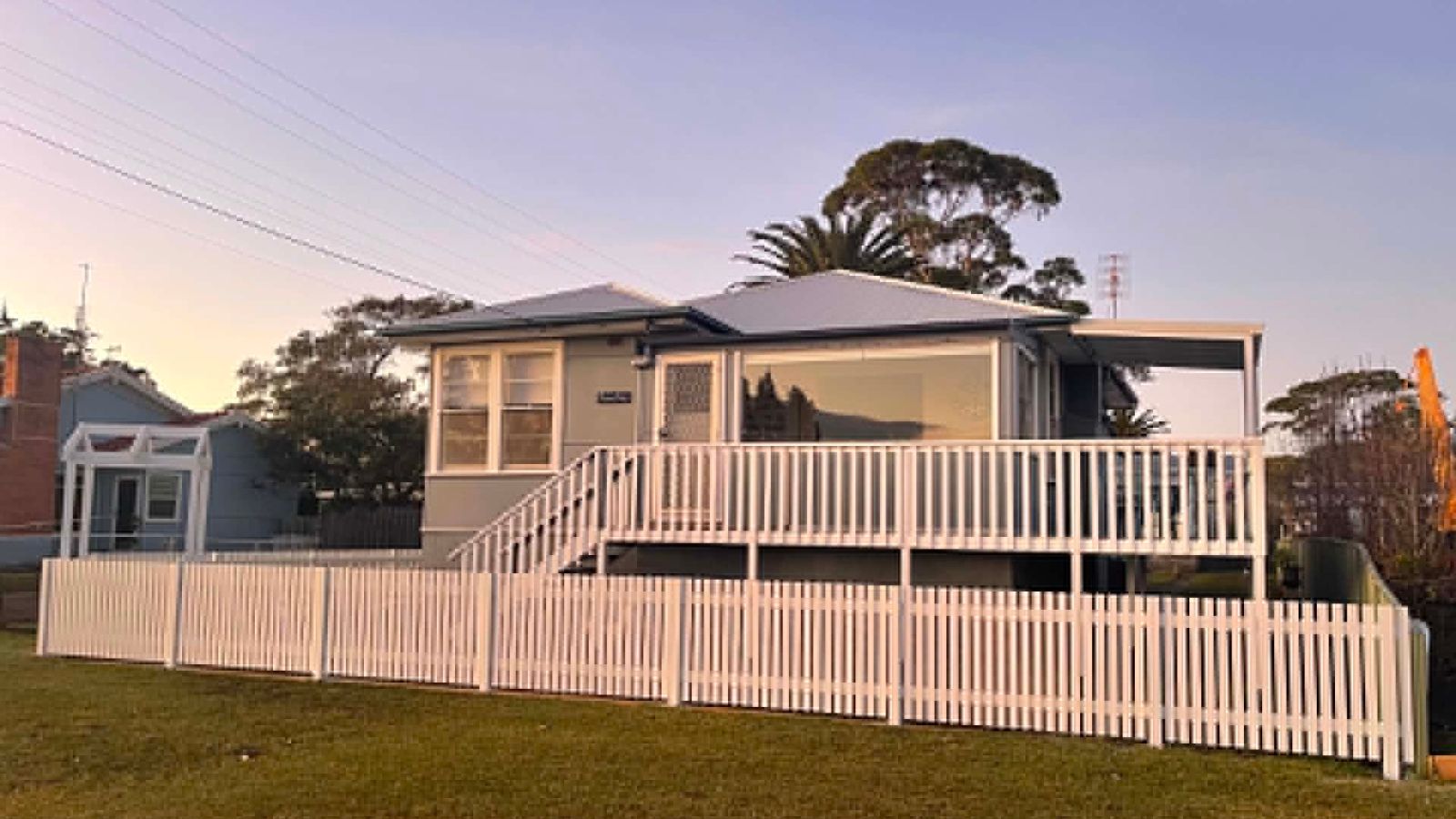 Riverbank Cottage Waterfront Escape