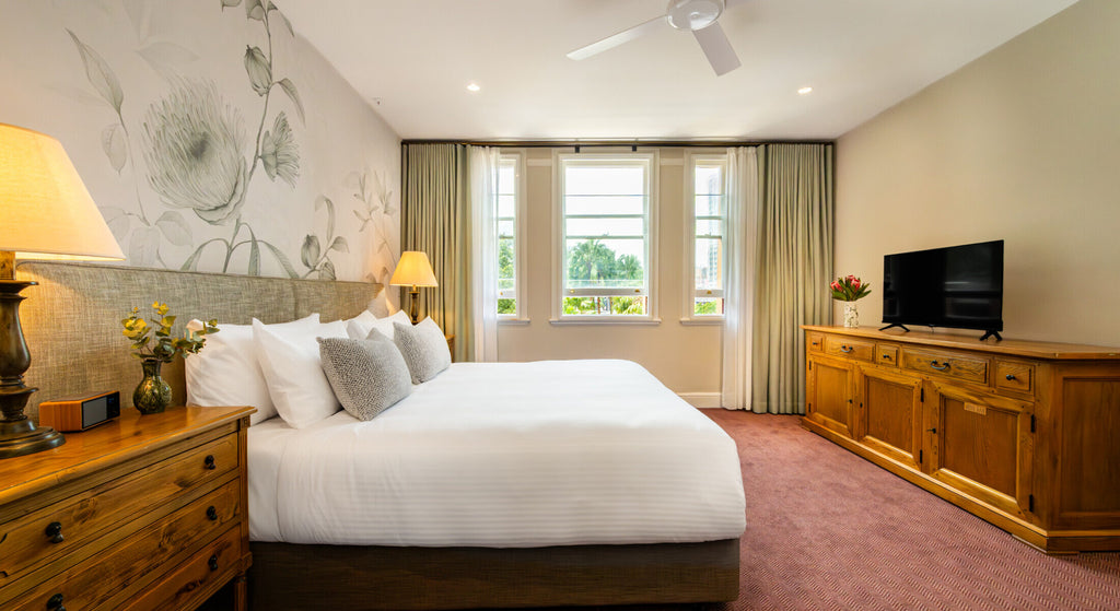 Ghost Tour & Boutique Stay