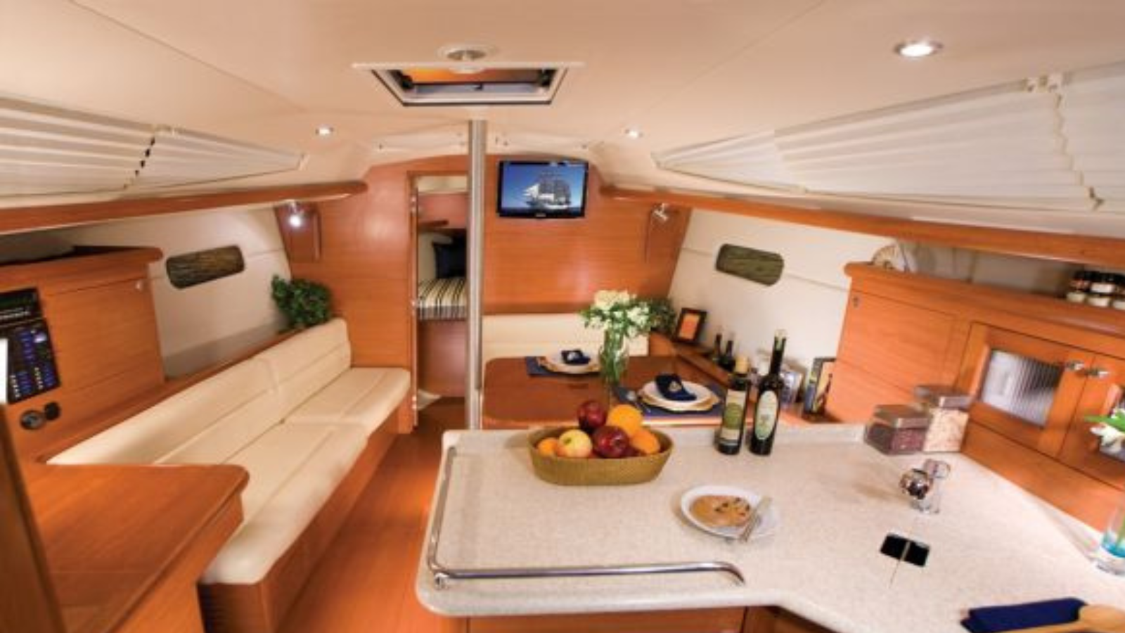 Romantic Getaway – Sail, Dine & Stay on a Luxury Yacht